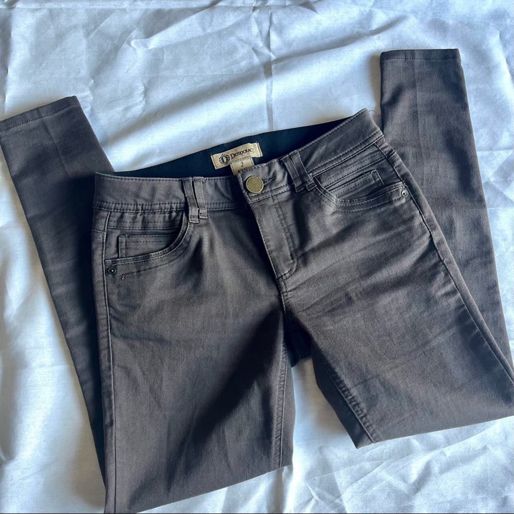 Democracy Brand Brown Pants for Ladies. Size 2